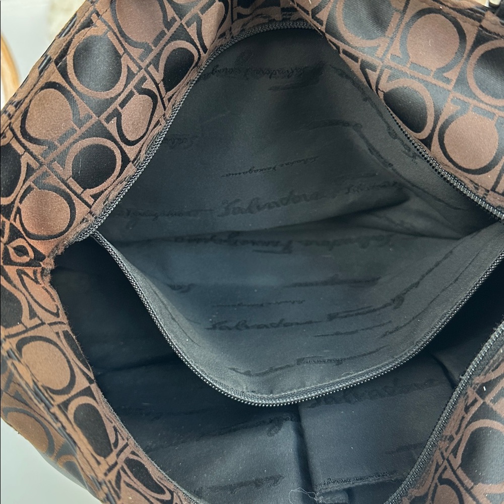 Vintage 2000’s Ferragamo Gancini Printed Shoulder Bag - Picture 9 of 16